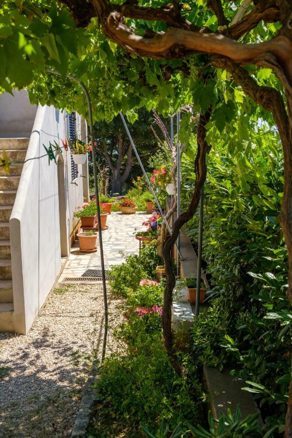 נזרין Naiadi Loft Apartment מראה חיצוני תמונה